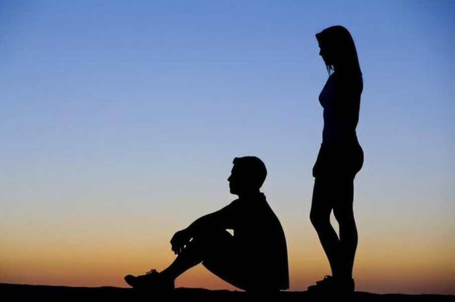 深圳市婚外情调查取证：为何男人总是视婚外情为经济支援，女人却是寻找真爱？